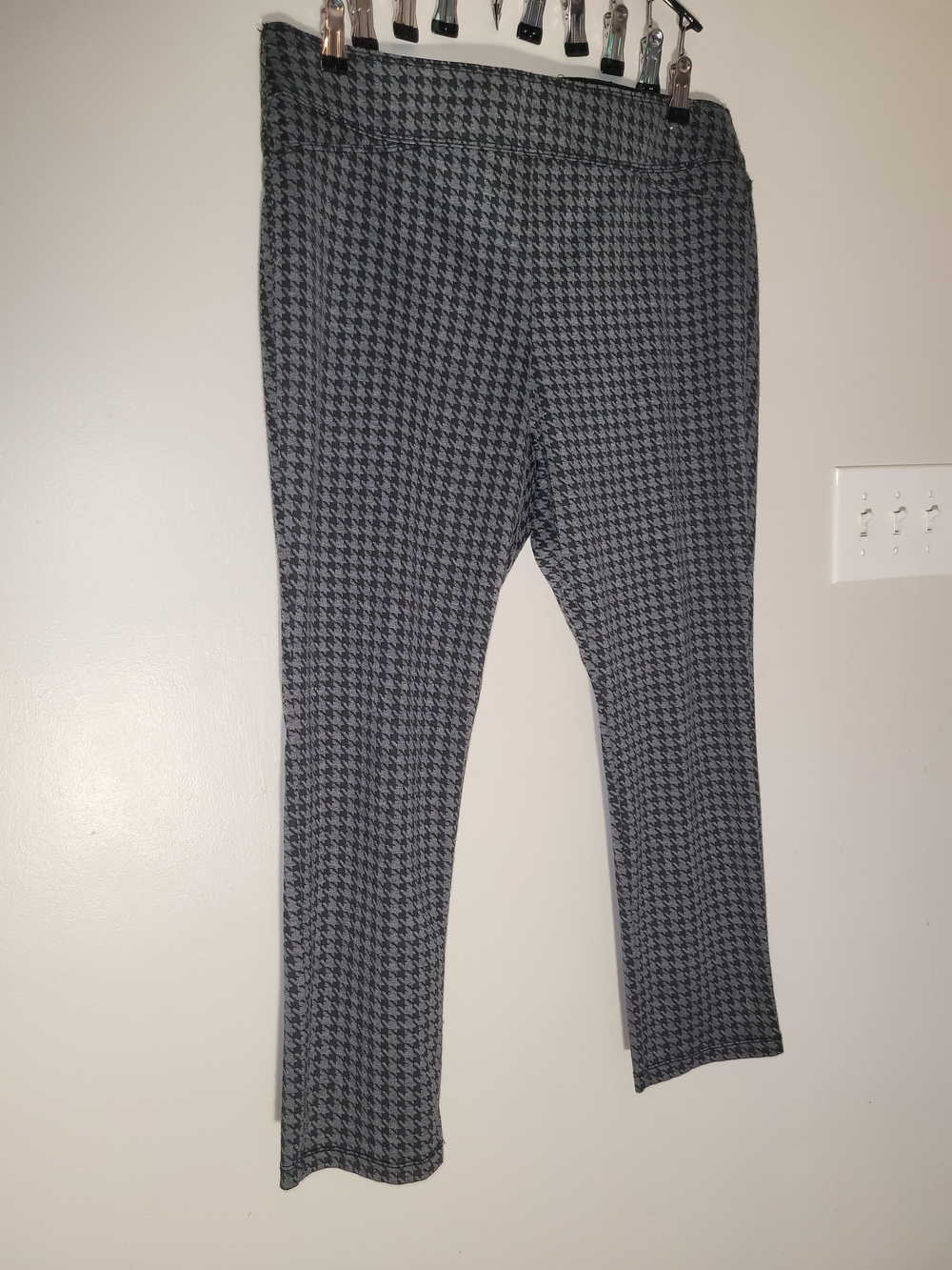 Liz Claiborne Black & Gray Houndstooth Stretch Trousers